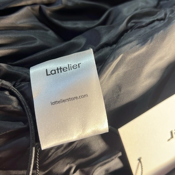 NWT LATTELIER Glossy Jelly Down Filled Cropped Puffer Coat Wine Color Large - Picture 11 of 13